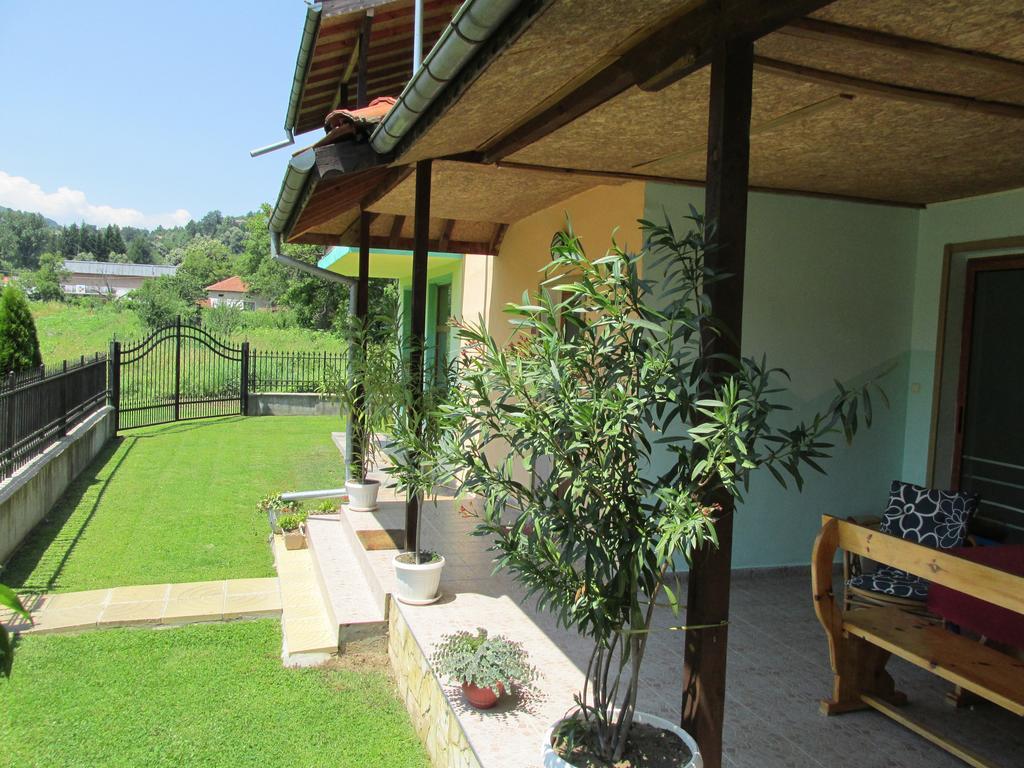 Pri Orehite Guesthouse Oreshak  Dış mekan fotoğraf