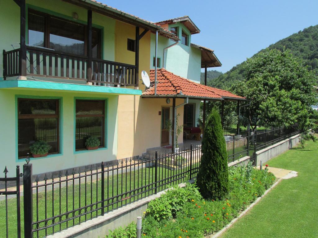 Pri Orehite Guesthouse Oreshak  Dış mekan fotoğraf